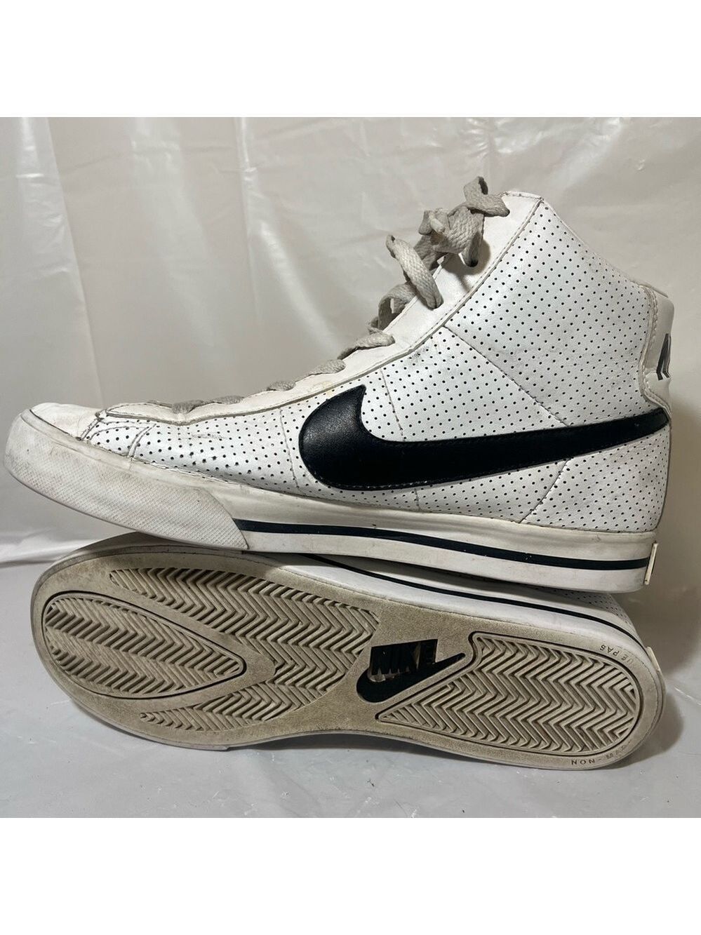 Nike high perforated Blazer White